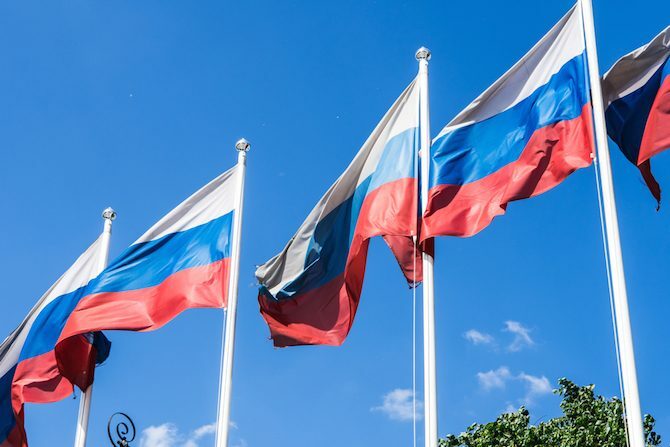 Din guide til det internationale web russisk flag 670x447