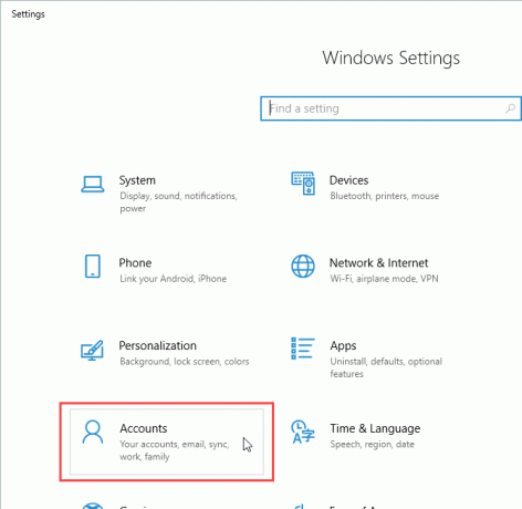 Klik på Konti under Indstillinger i Windows 10