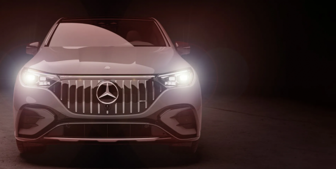 Mercedes-Benz AMG EQE SUV udstyret med Digital Light forlygter