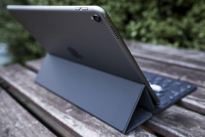 iPad Pro 10.5 anmeldelse: Er den bedste iPad god nok? ipad pro 105 stand6