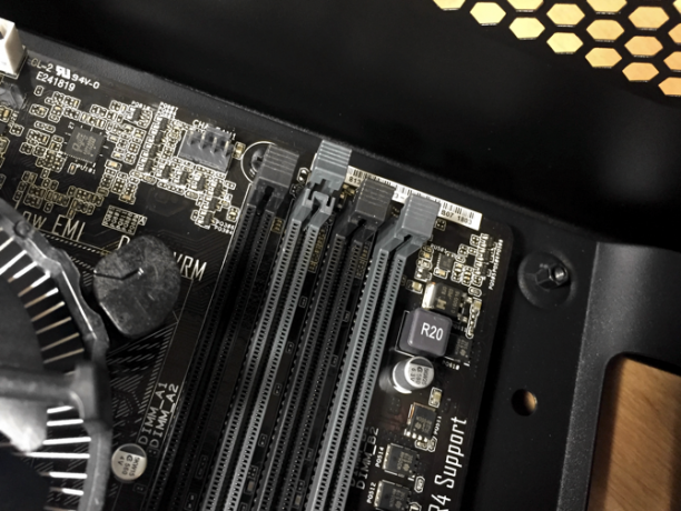 Sådan bygger du din egen pc opbygger pc ram socket