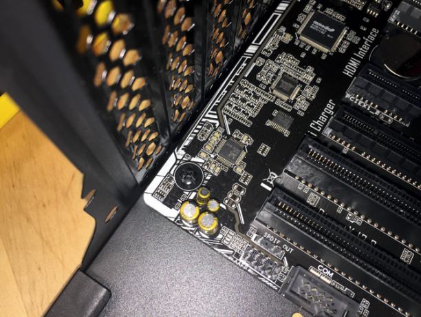 Sådan bygges din egen pc opbygning af pc-bundkortets skrue