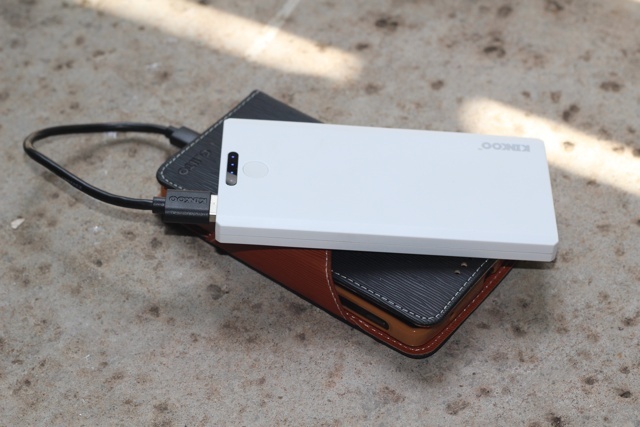 Kinkoo Infinite One Portable Battery Bank Review og Giveaway kinkoo infinite one review 4