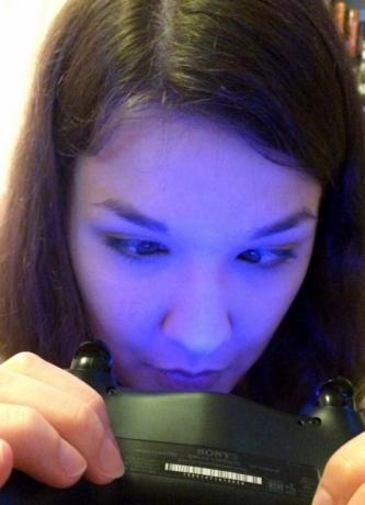 Cross-Eyed Ser ind i PS4-controllerens lys