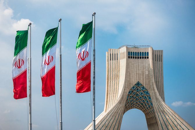 Din guide til det internationale web Iran-flag 670x448