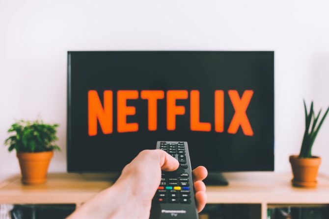 Netflix-logo på tv