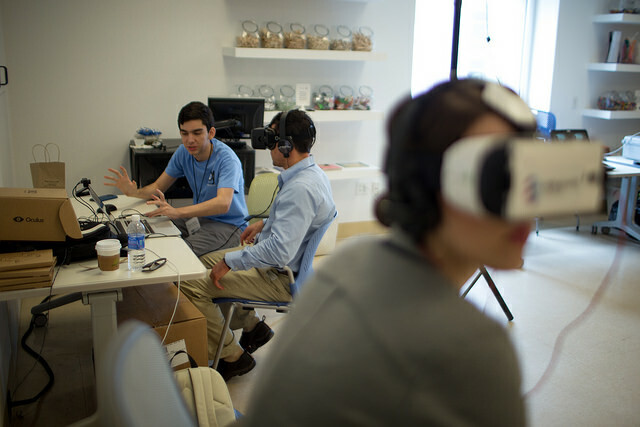 folk, der bruger VR
