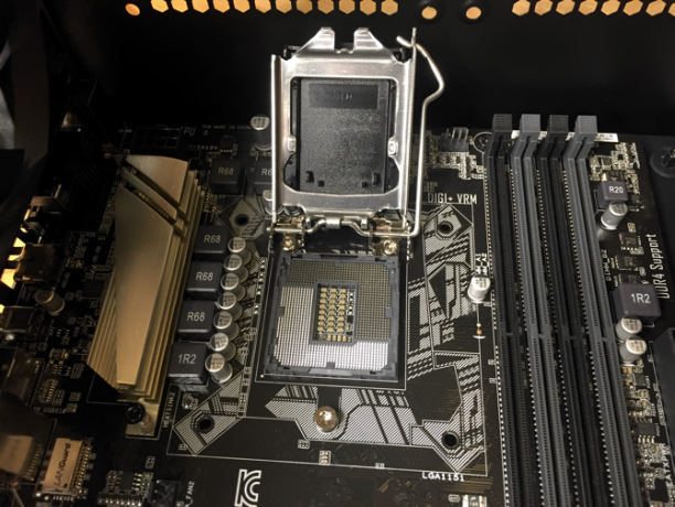 Sådan bygger du din egen pc build pc cpu-stik