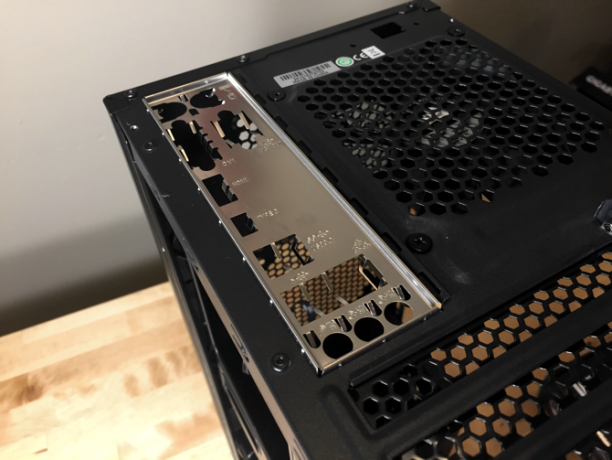 Sådan bygges din egen pc build pc io-skjold