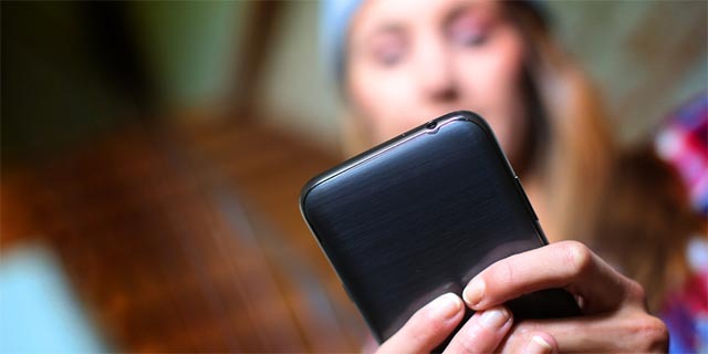 online-annoncer-mål-børn-teenager-smartphone