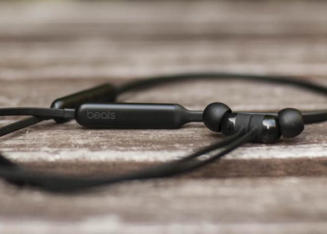 BeatsX Review & Giveaway: Apples bedste øretelefoner endnu? beatsx ledning