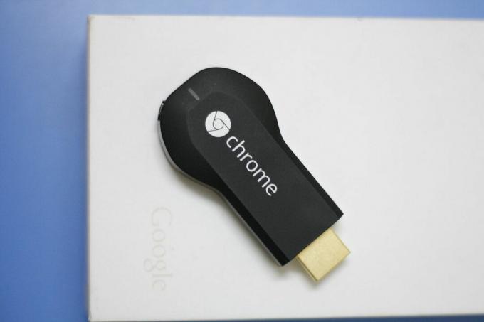 Google Chromecast-dongle på bordet